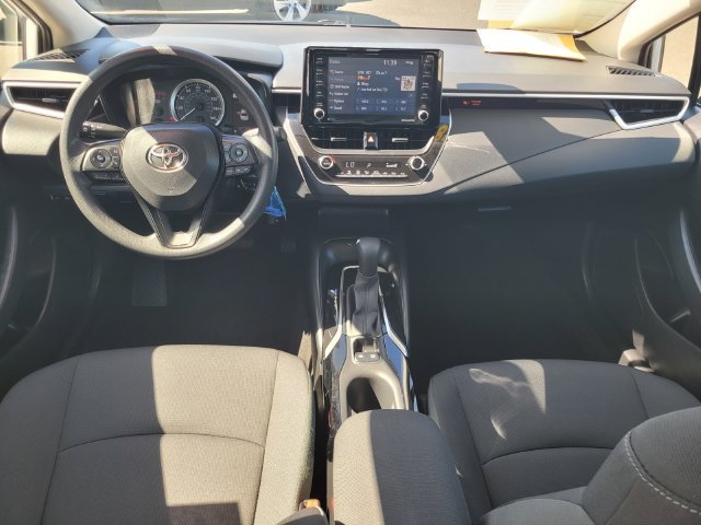 Used 2022 White Toyota LE image 16