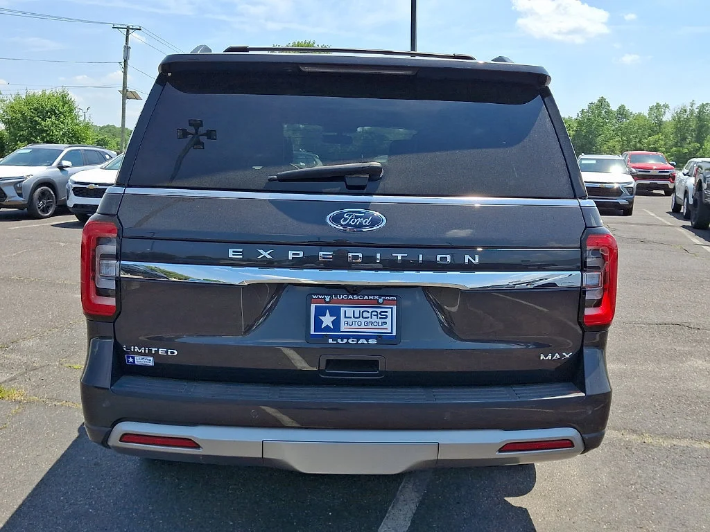 Used 2024  Ford Limited image 10