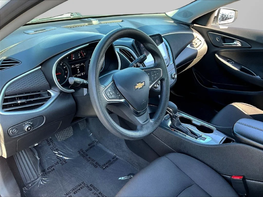 Used 2024 White Chevrolet LT image 19