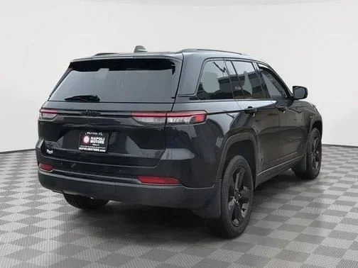 Used 2023 Diamond Black Jeep Altitude X image 3