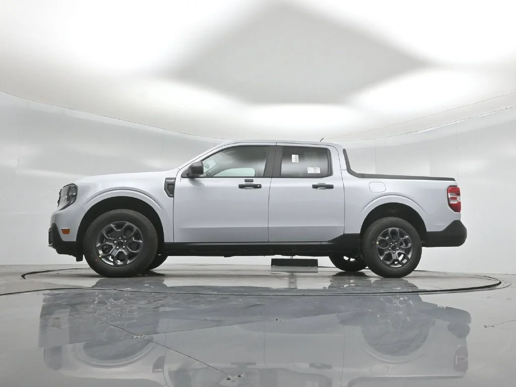 New 2026 Space White Metallic Ford XLT image 44
