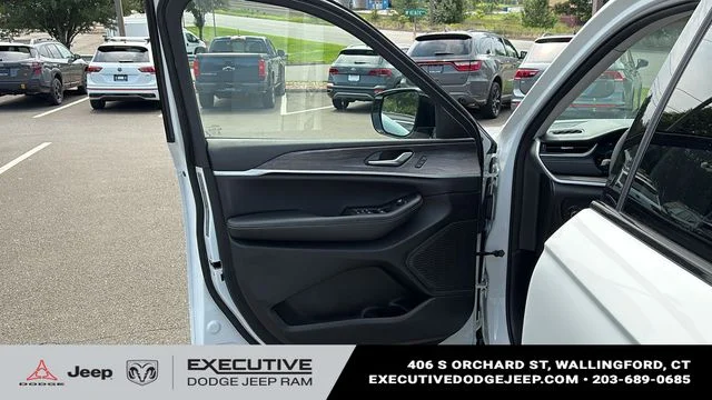 Used 2023 White Jeep Limited image 8