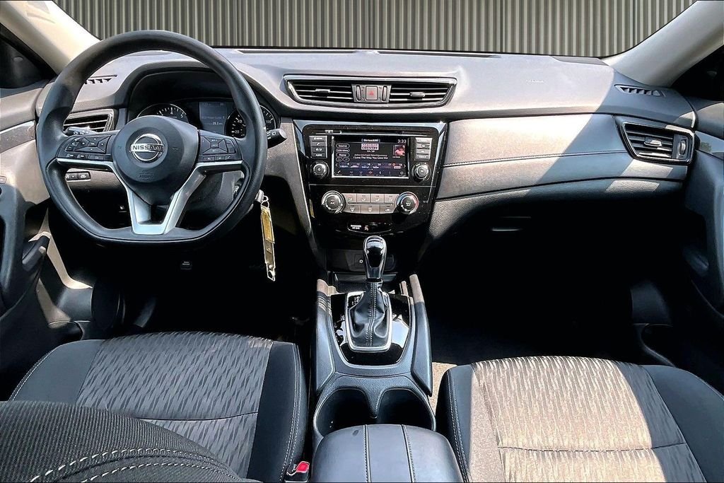 Used 2018 Blue Nissan S image 16