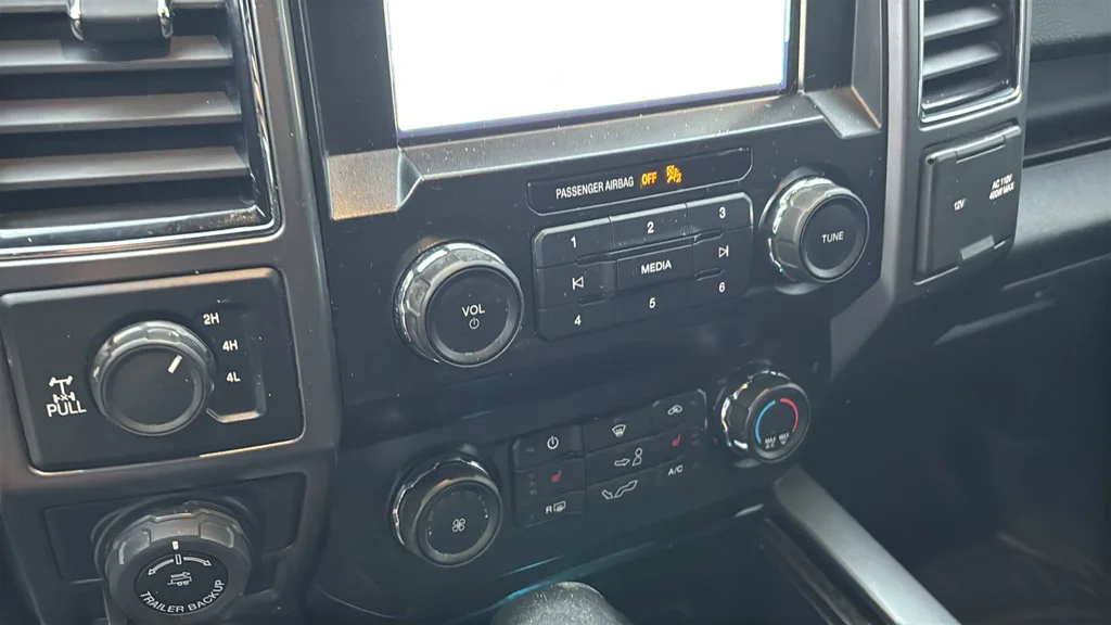 Used 2020 Black Ford XLT image 17