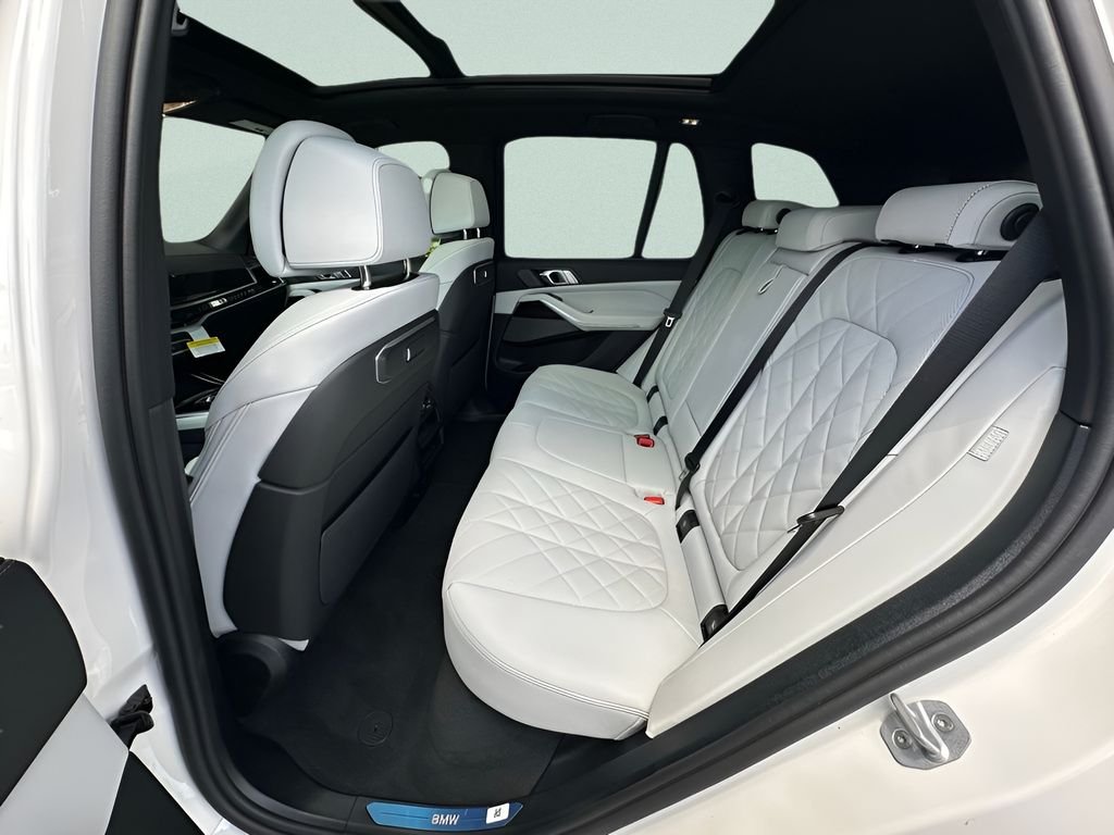 New 2026 Mineral White Metallic BMW sDrive40i image 21