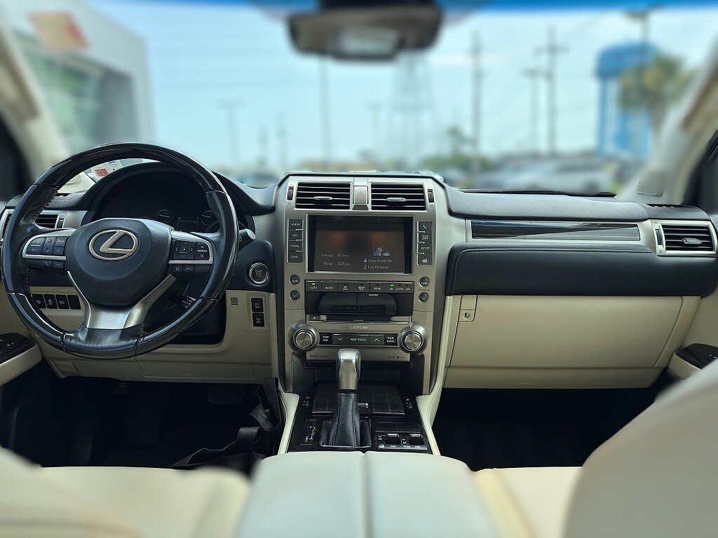 Used 2020 Starfire Pearl Lexus Base image 13