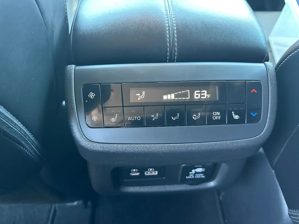 Used 2024 Gray Nissan Platinum image 22