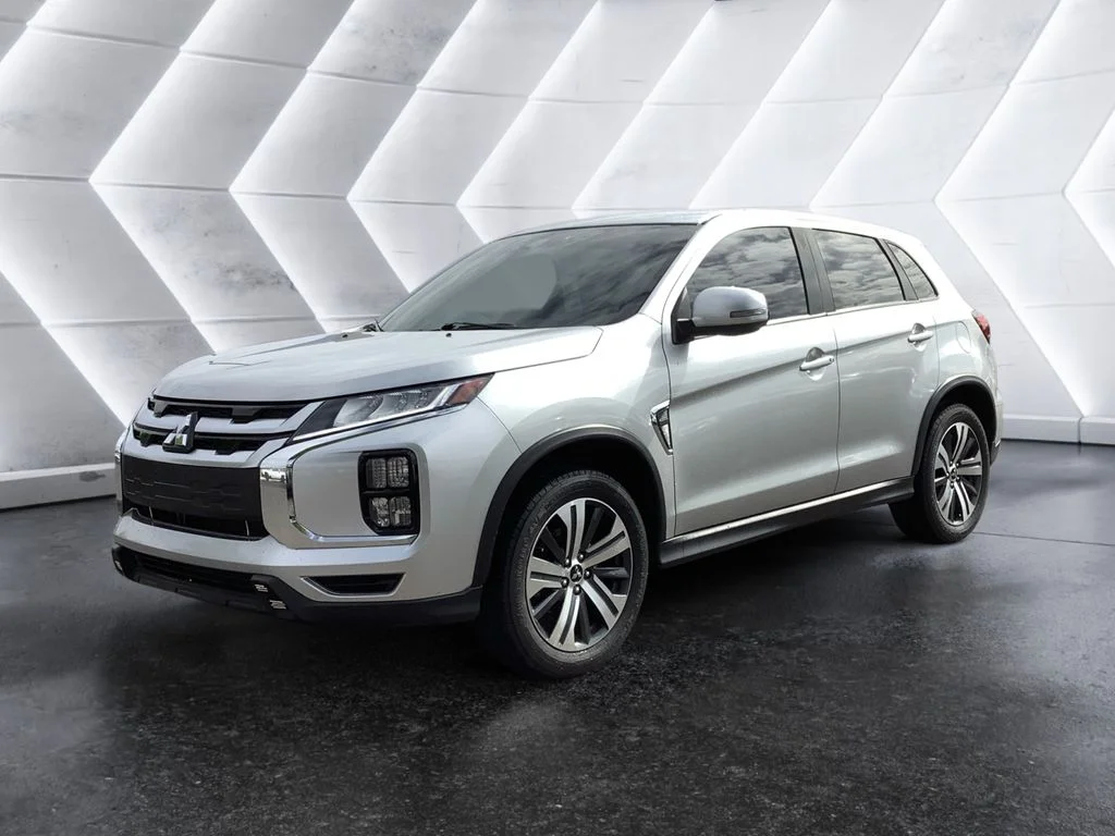 Used 2020 Silver Mitsubishi 2.0 SE image 3