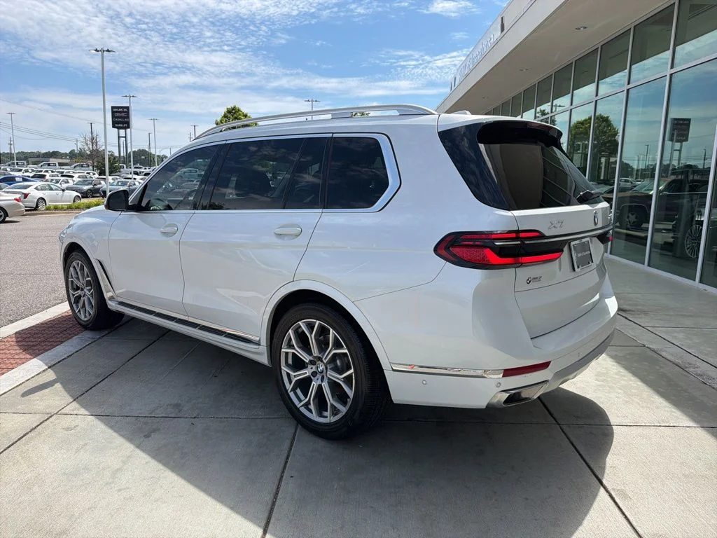 Used 2023 Mineral White Metallic BMW xDrive40i image 4