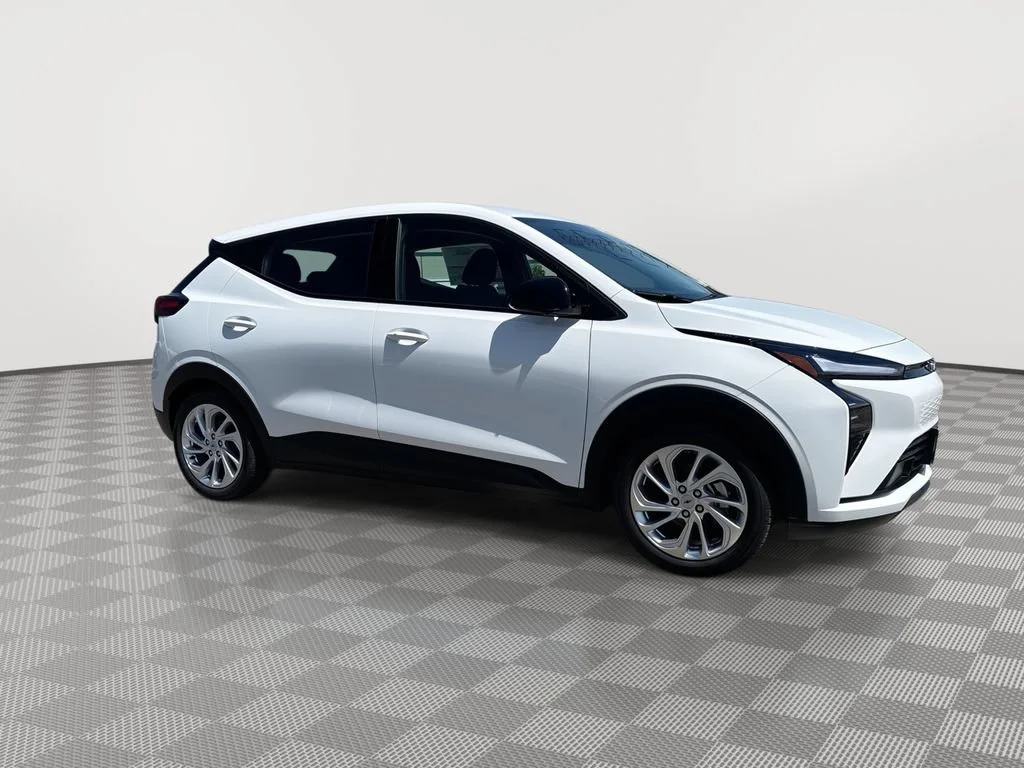 New 2027 Summit White Chevrolet LT image 2