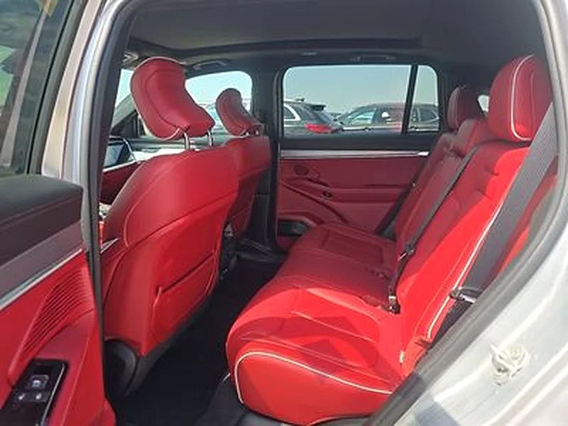 Used 2025 Silver Jeep Launch Edition image 19
