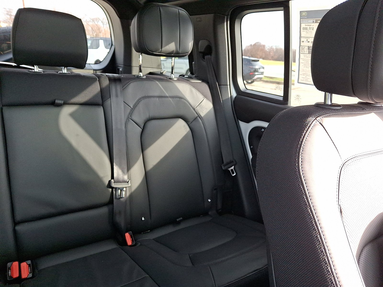 2026 Land Rover Defender V8 - Photo 17