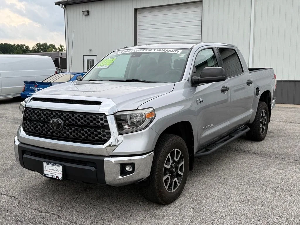 Used 2018 Silver Toyota SR5 image 3