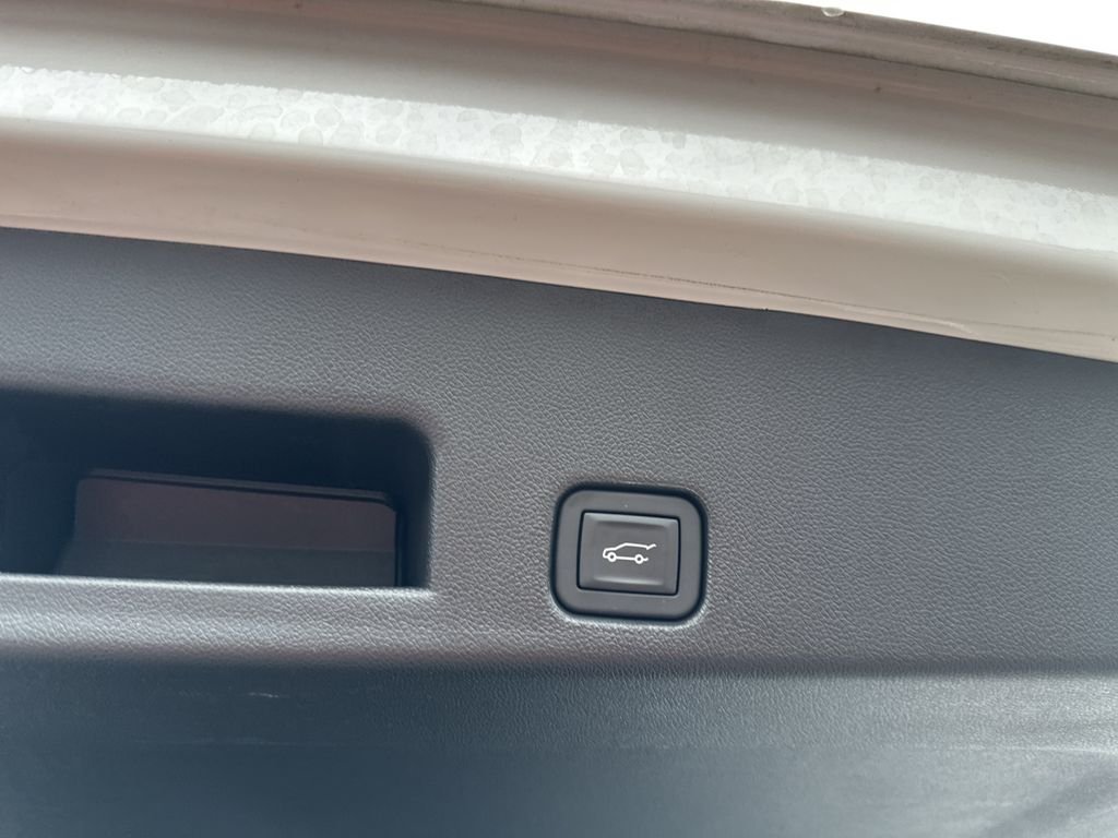 2025 GMC Acadia AT4 - Photo 25