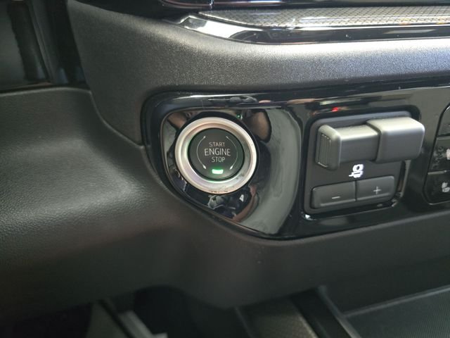 Used 2025 White Chevrolet ZR2 image 26