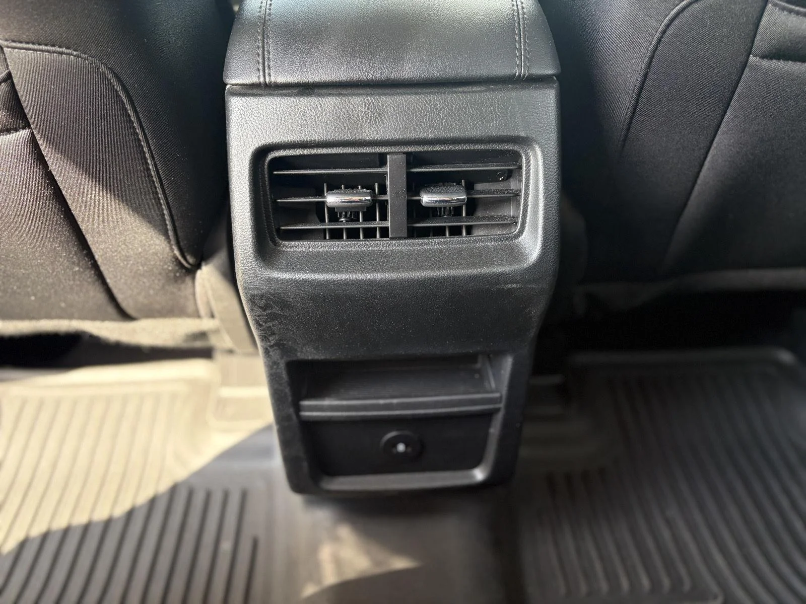 Used 2023 Agate Black Metallic Ford SE image 27