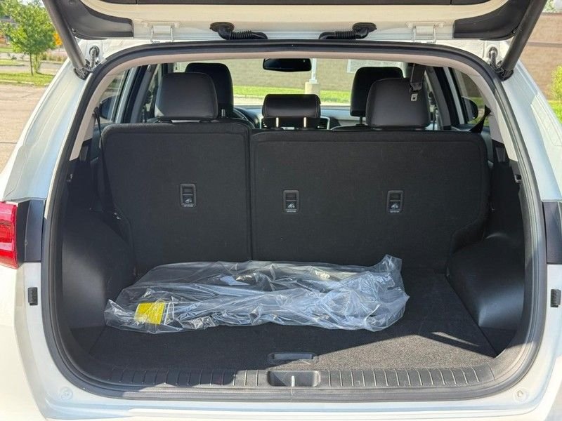 Used 2021 Snow White Pearl Kia EX image 9