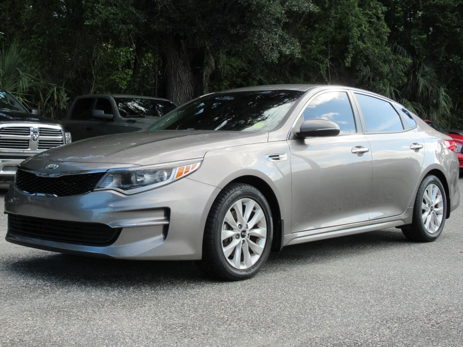 Used 2018 Silver Kia LX image 3