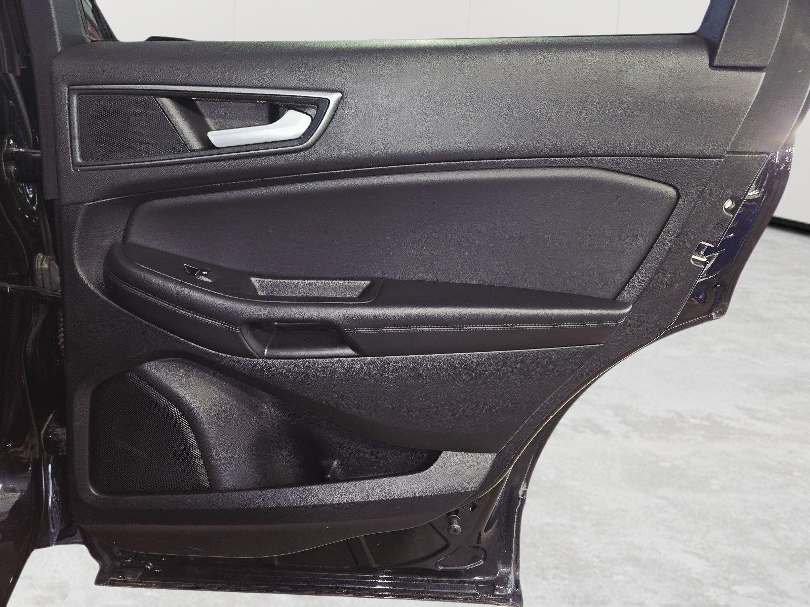 Used 2024 Agate Black Ford SE image 27