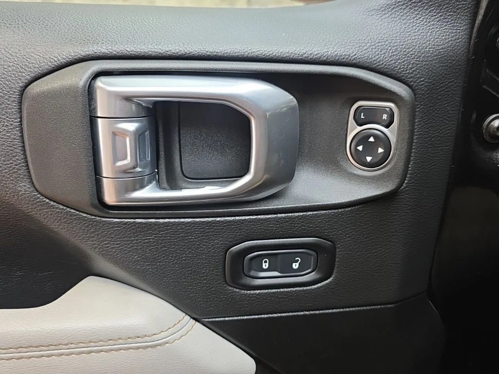 Used 2021 Black Jeep Overland image 26