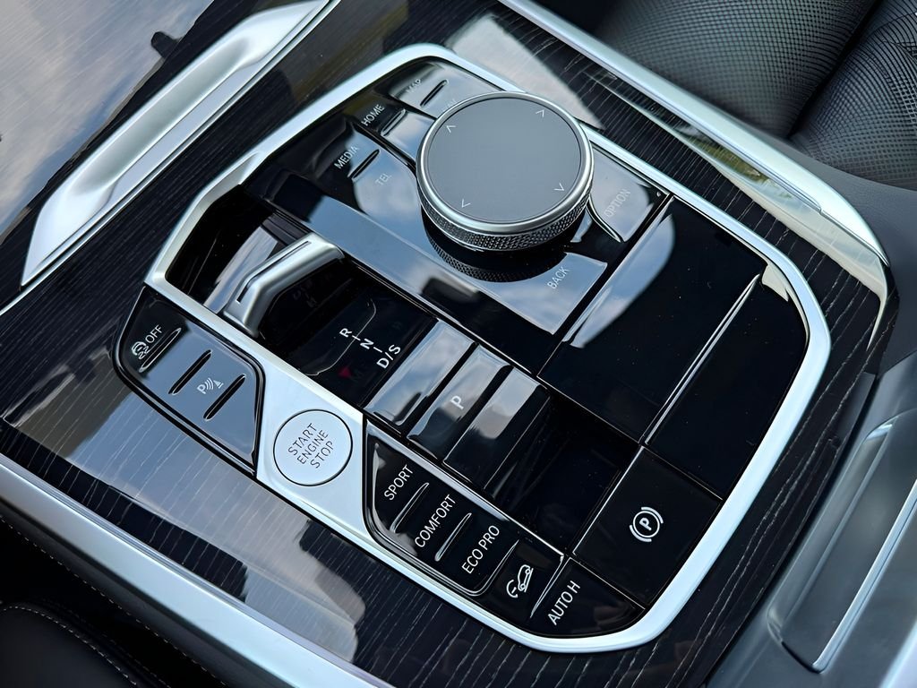 New 2026 Mineral White Metallic BMW xDrive40i image 19