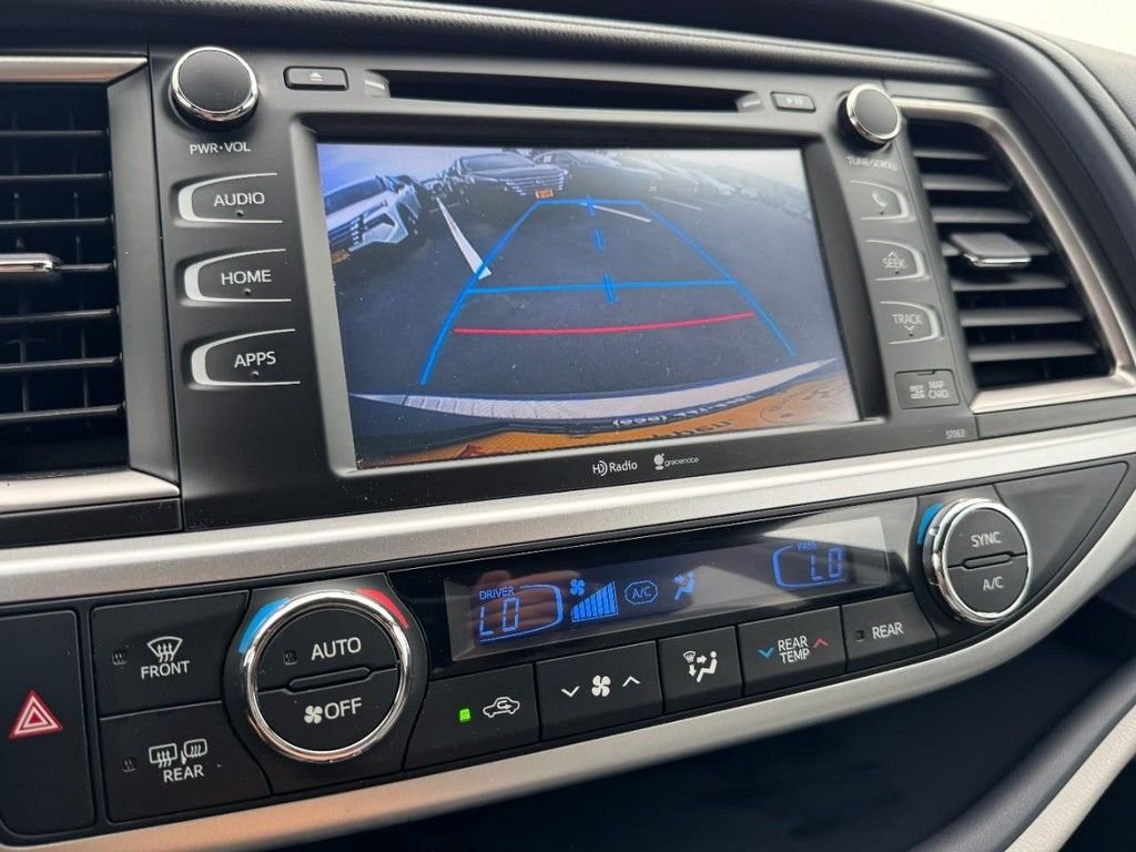 Used 2014 Silver Toyota XLE V6 image 22