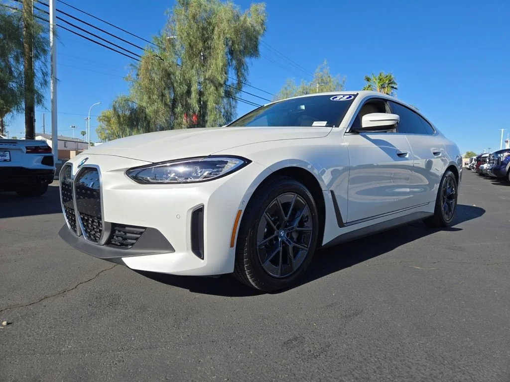 Used 2023 Mineral White Met BMW eDrive35 image 2