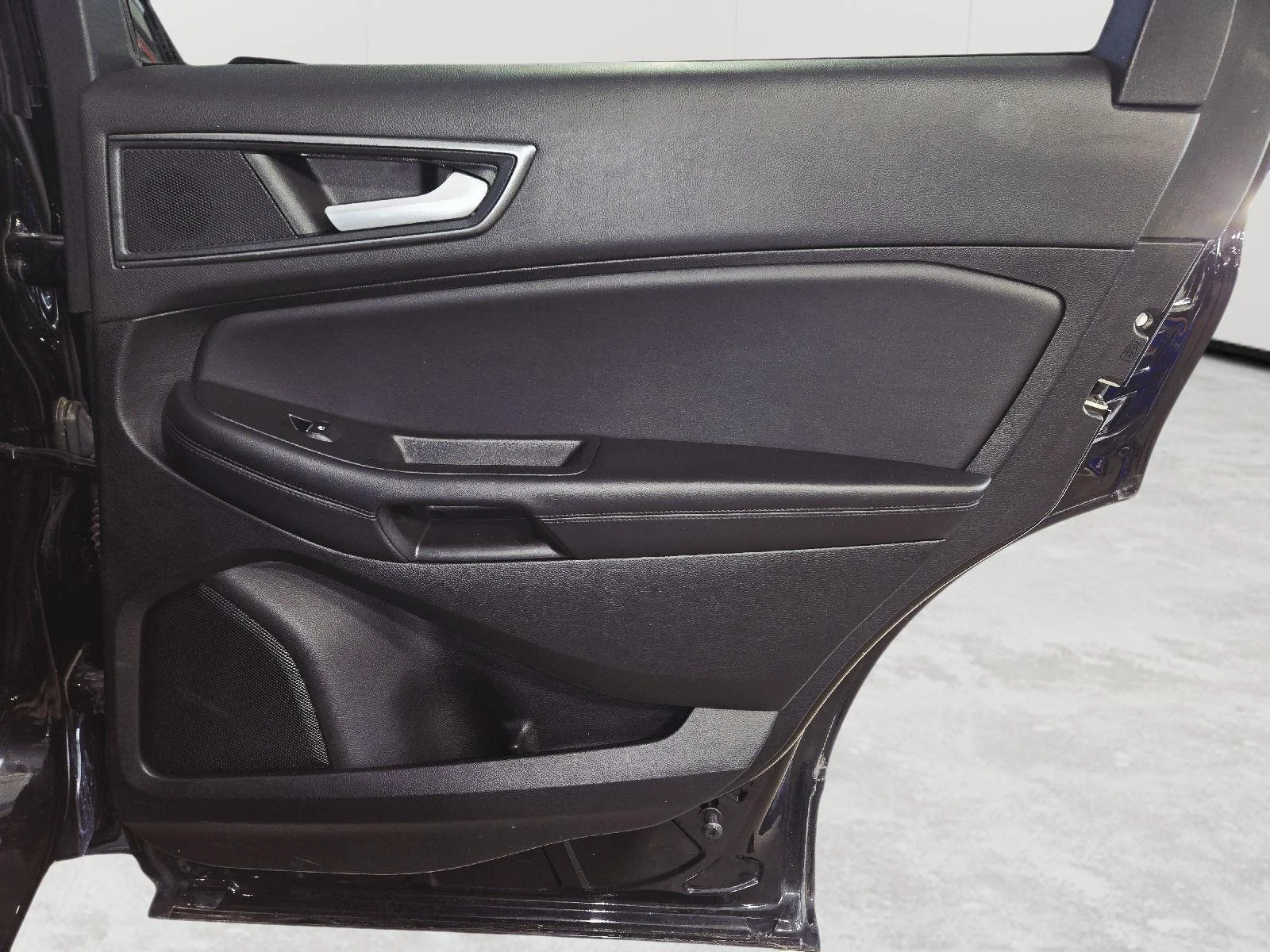Used 2024 Agate Black Ford SE image 27