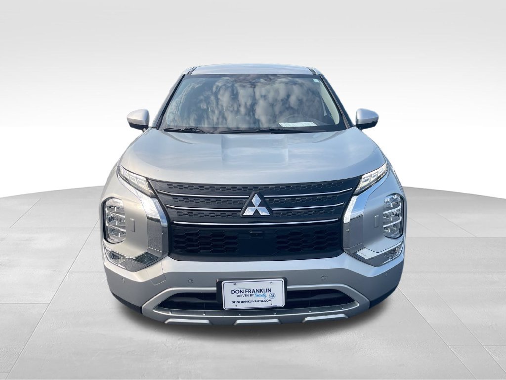 Used 2024 Silver Mitsubishi SE image 8