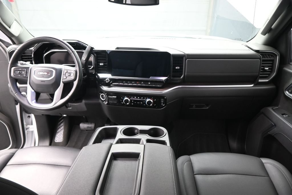 Used 2025 White GMC SLT image 25