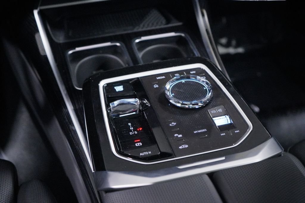 New 2026 Gray Metallic BMW 760i xDrive image 10