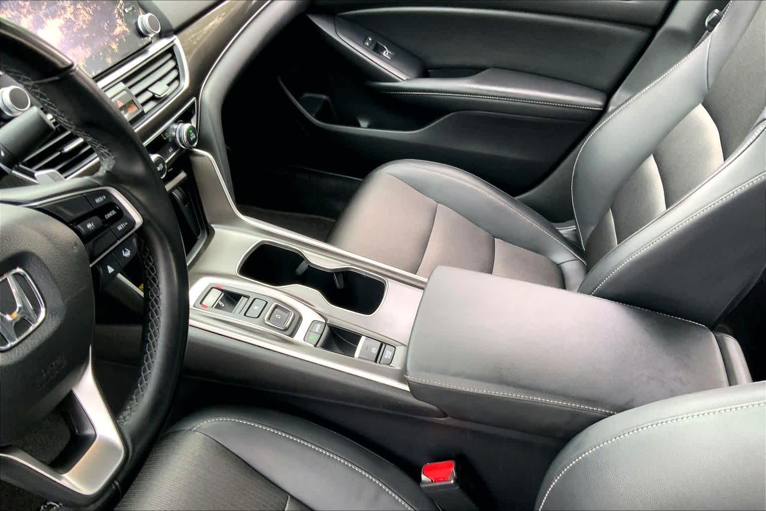Used 2022 Platinum White Pearl Honda Sport image 14