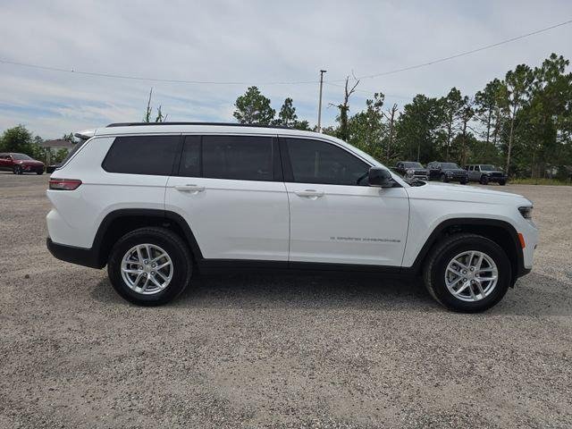 New 2026 Bright White Clear-Coat Exterior Paint Jeep Laredo image 3