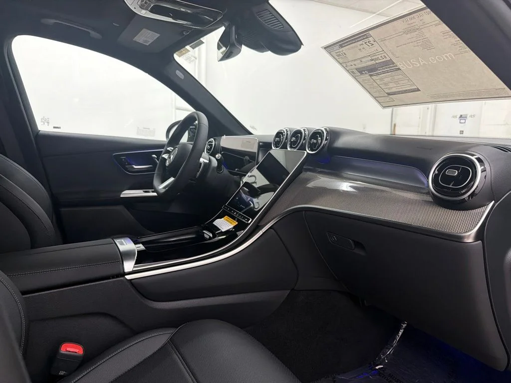 New 2027 Black Mercedes-Benz GLC 300 image 32