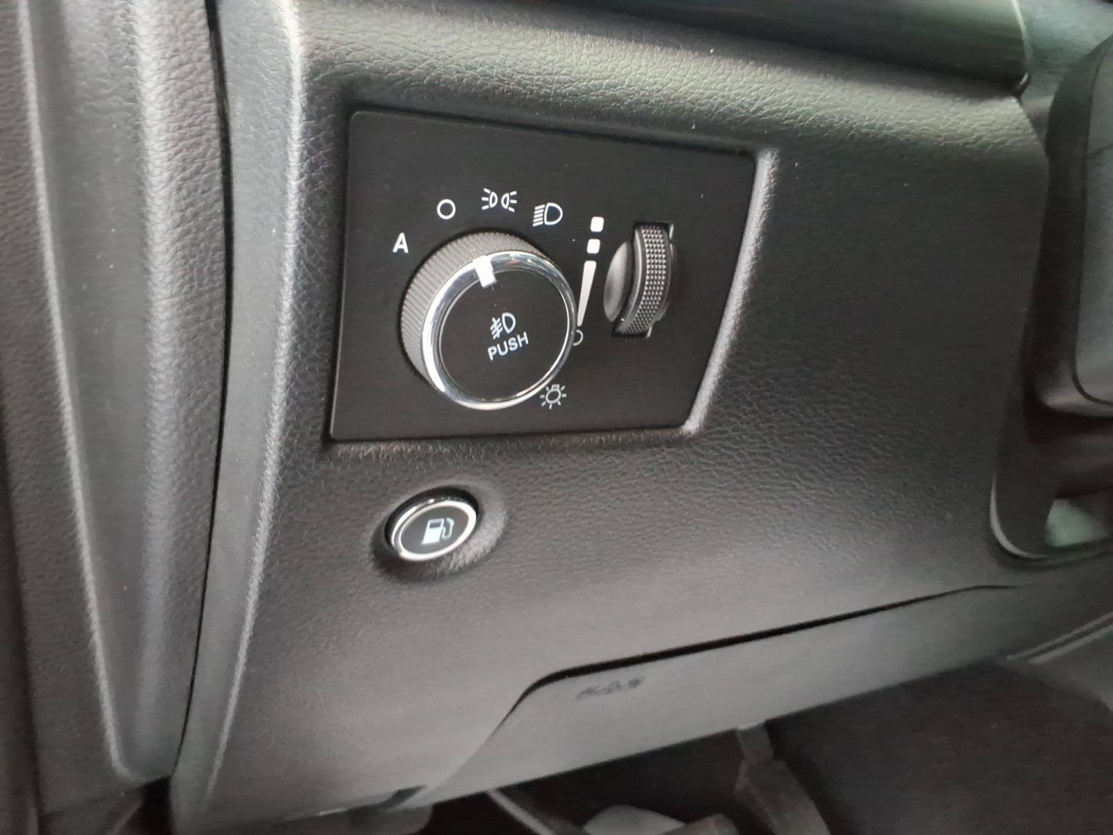 2019 Jeep Grand Cherokee Altitude - Photo 19