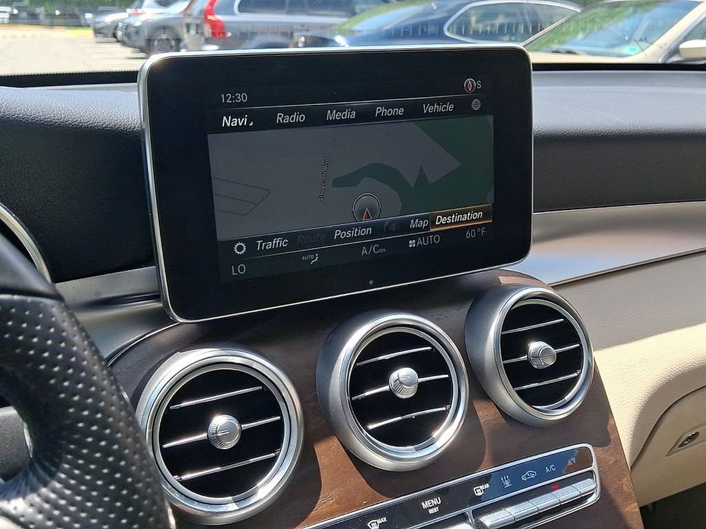 Used 2019  Mercedes-Benz GLC 350e image 17