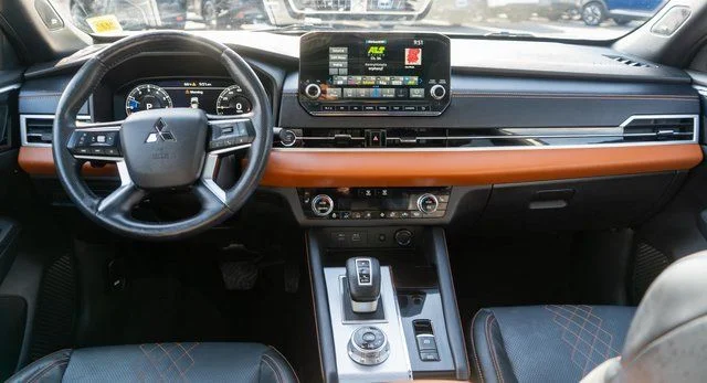 Used 2022 Gray Mitsubishi SEL image 17