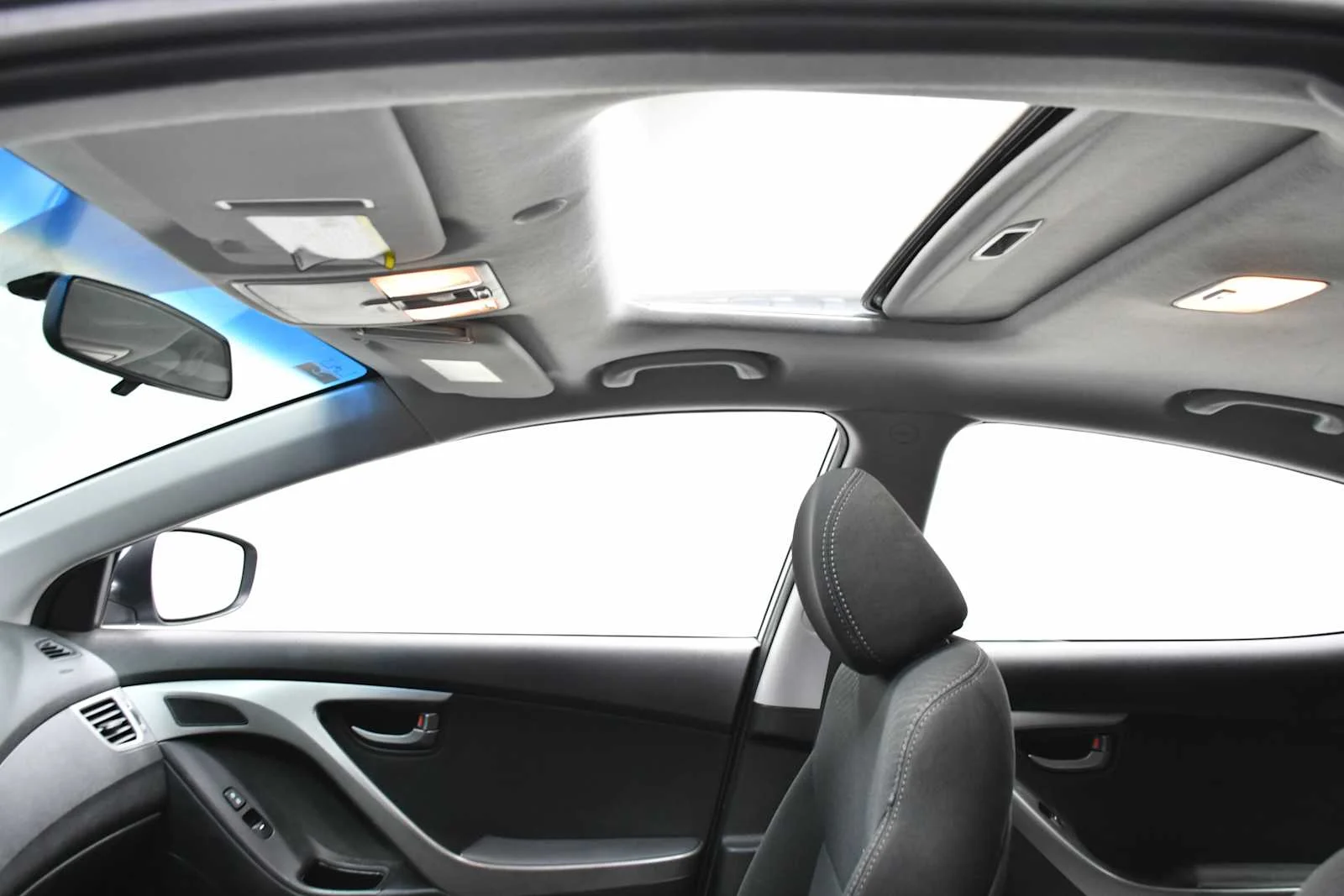 Used 2015 Shale Gray Metallic Hyundai SE image 12
