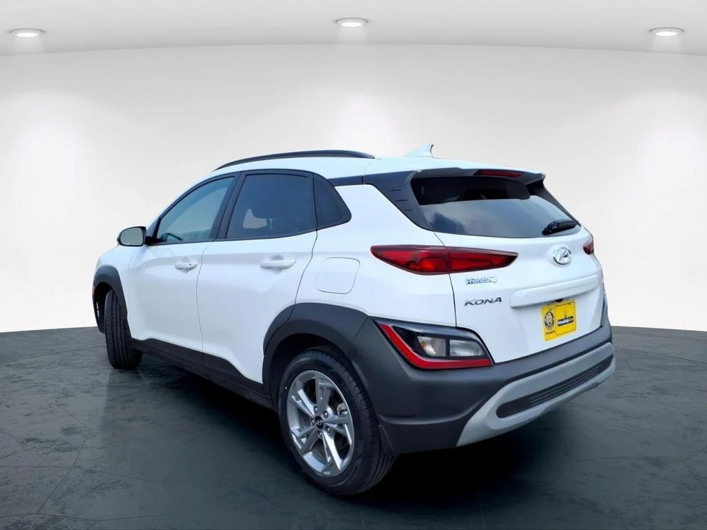 Used 2023 White Hyundai SEL image 11