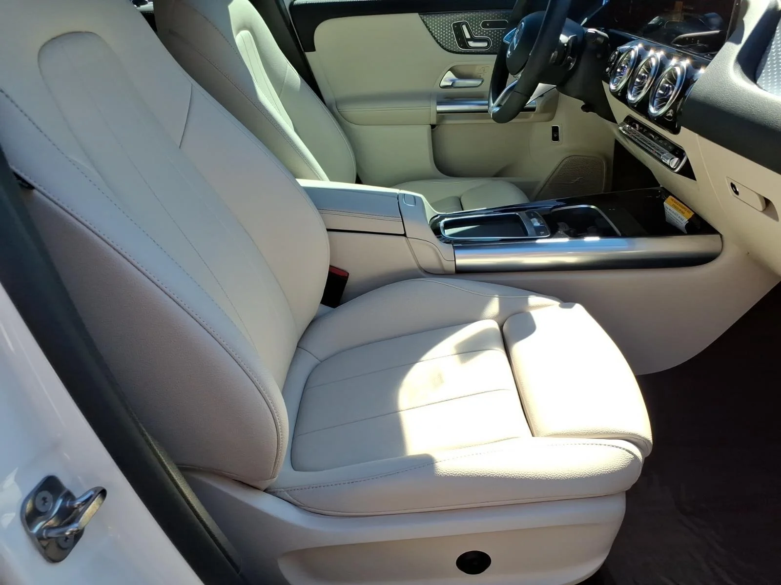 Certified Used 2026 Polar White Mercedes-Benz GLA 250 image 23