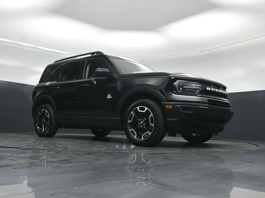 Used 2023 Black Ford Outer Banks image 3