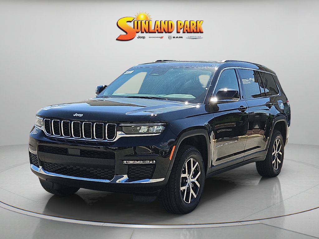 New 2025 Diamond Black Crystal Pearl-Coat Exterior Paint Jeep Limited image 2