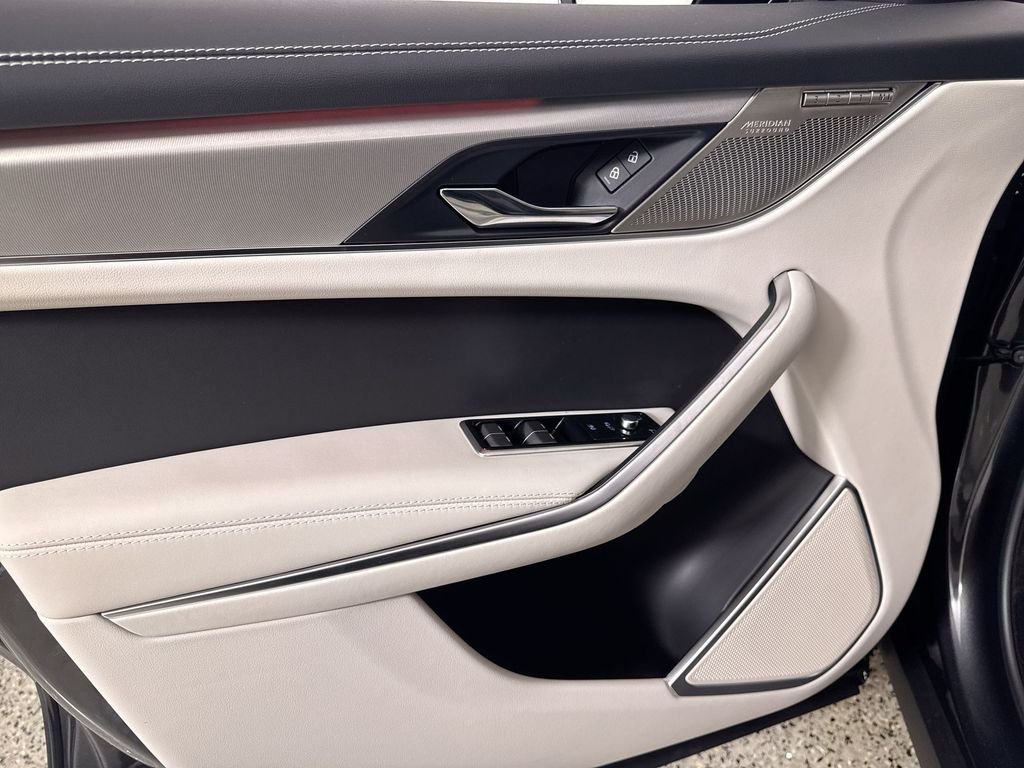 2026 Jaguar F-Pace R-Dynamic S - Photo 13