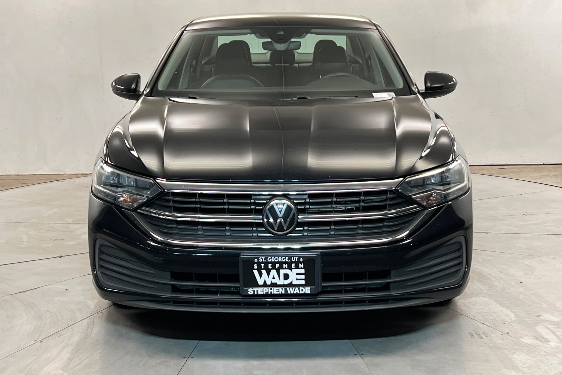 Used 2024 Silver Volkswagen SE image 9