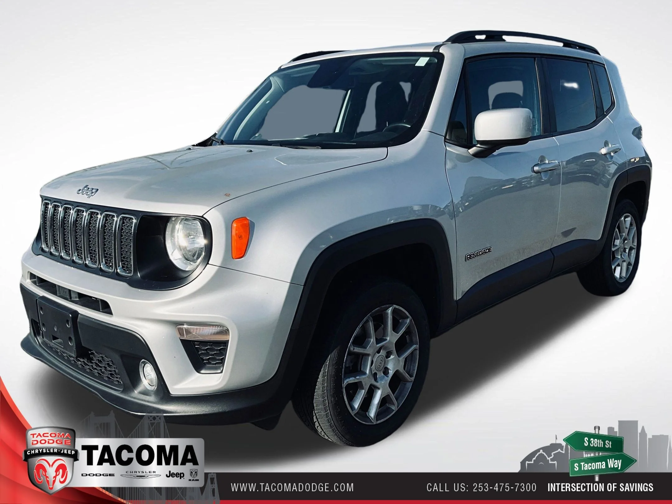 Used 2020 Silver Jeep Latitude image 1