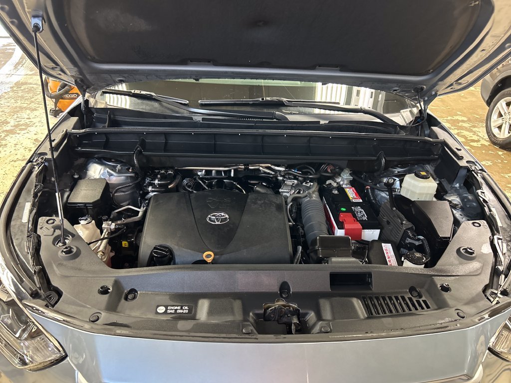 Used 2021  Toyota XLE image 9