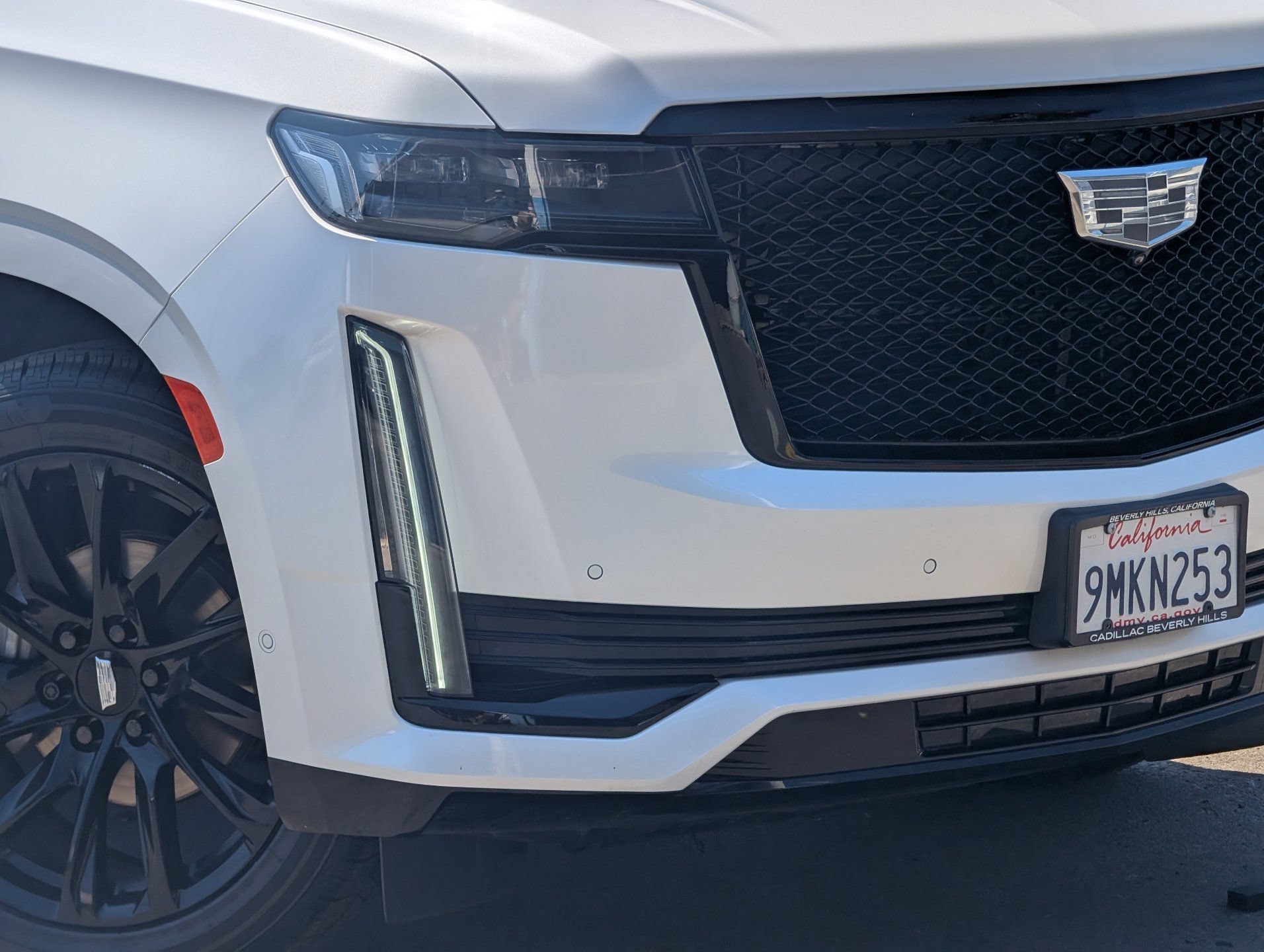 Used 2024 Crystal White Tricoat Cadillac Sport Platinum image 3