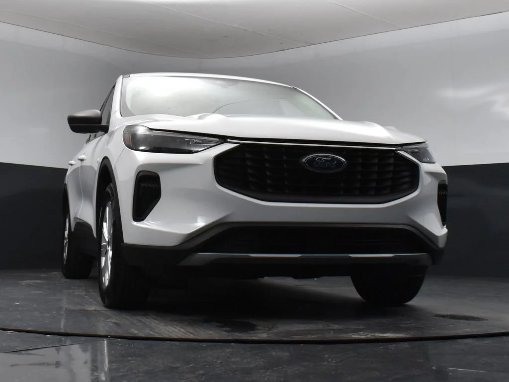 Certified Used 2025 Oxford White Ford Active image 30