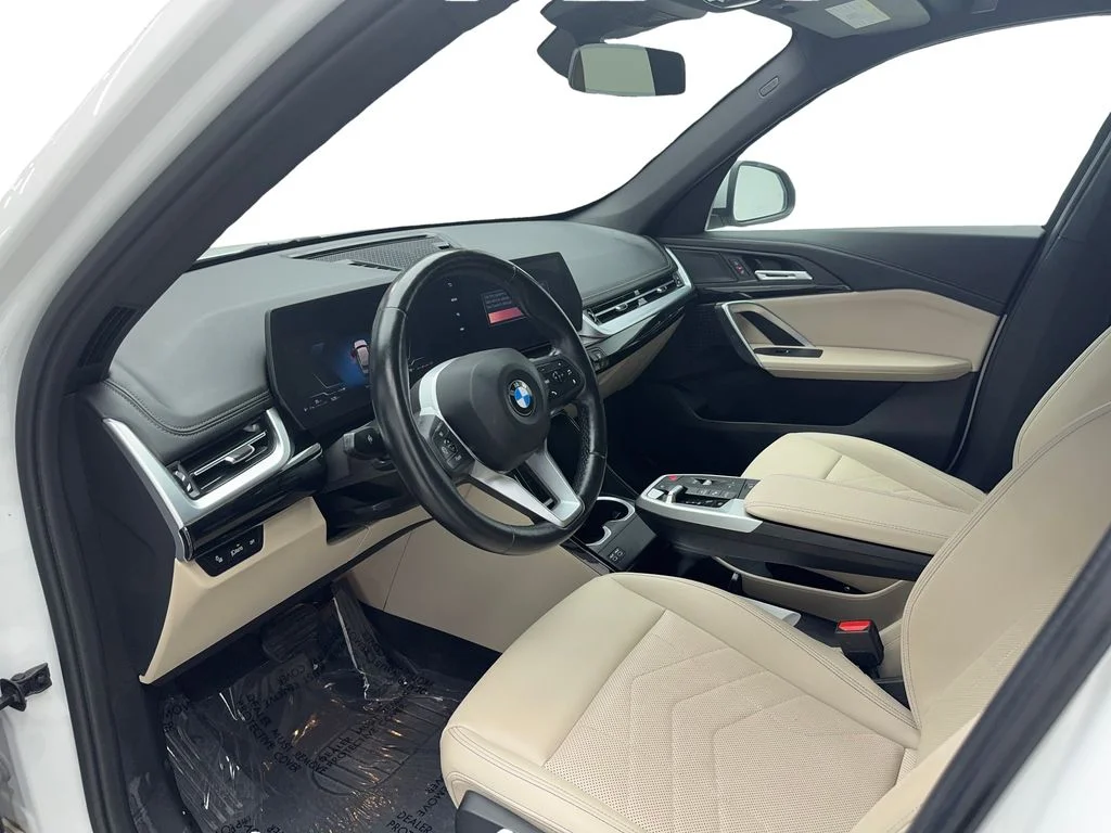 Used 2024 White BMW xDrive28i image 19