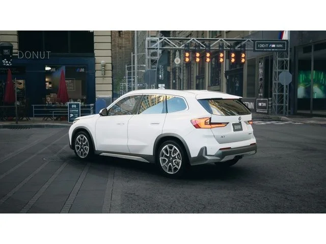 Used 2026 Alpine White BMW xDrive28i image 2
